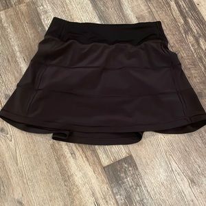 Black! Lulu lemon skirt! Scuba) size 2
